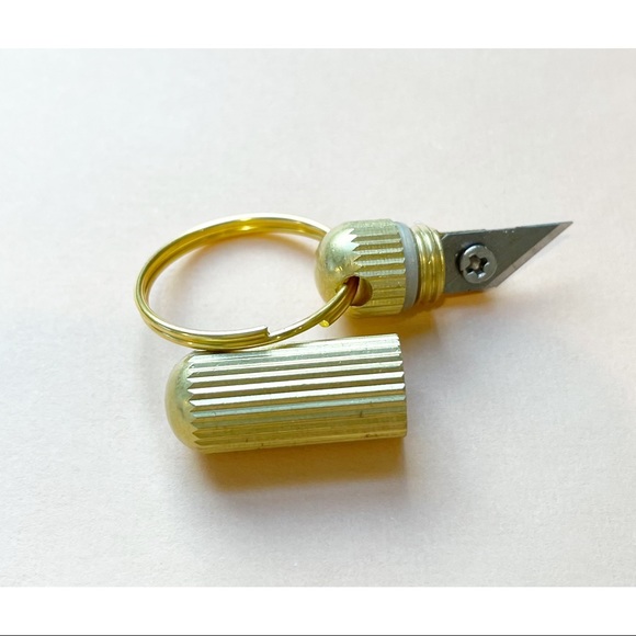 Pretty Bird Keychain - Picture 5 of 11